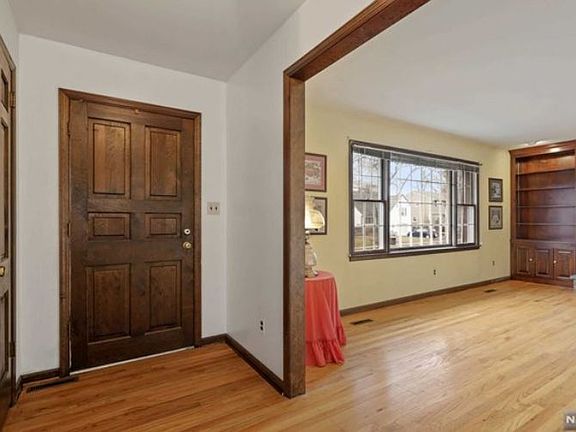 4th image of 5-7 Bellair Ave