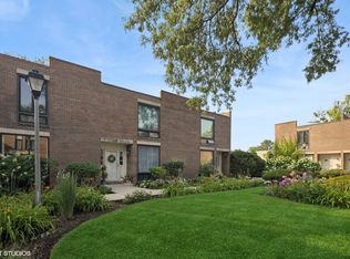 14 Birch Tree Ct, Elmhurst, IL 60126