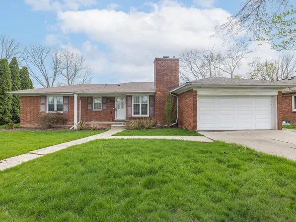 899 S Brys Dr, Grosse Pointe Woods, MI 48236