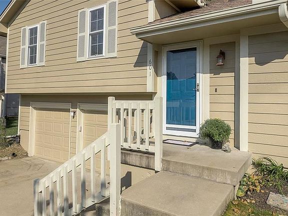 4th image of 601 NE Michael Dr