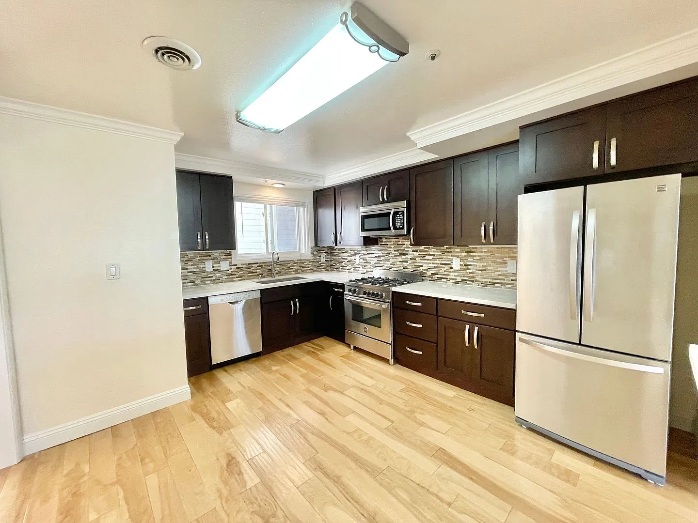 Modern 3br/2ba, 1,491 Sqft Ocean Front Condo! Parking! Laundry! Progressive — Photo 4