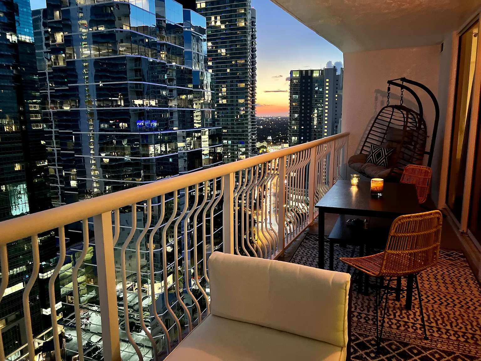 1200 Brickell Bay Dr — Photo 2