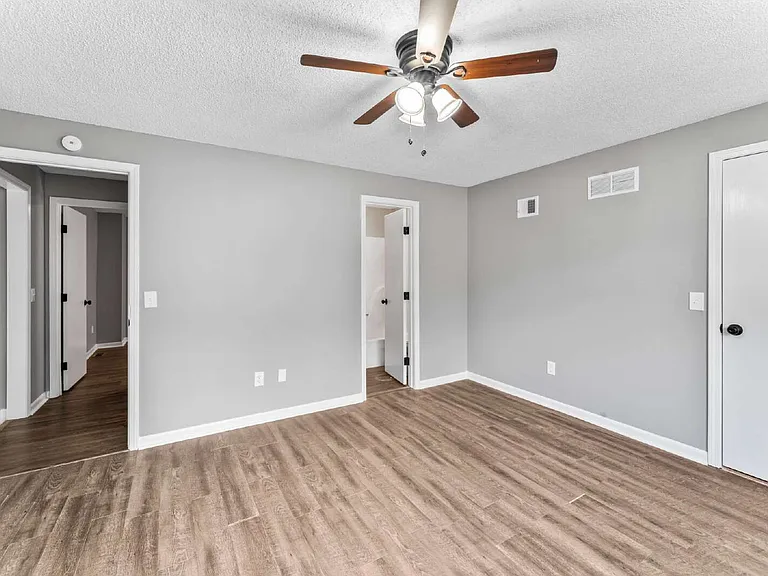 1322 N Harvey Dr — Photo 22