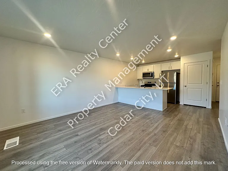 573 S May Dr — Photo 5