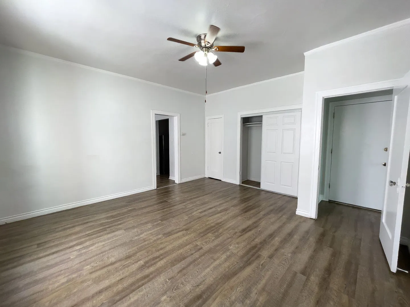 258 S Kenmore Ave — Photo 3