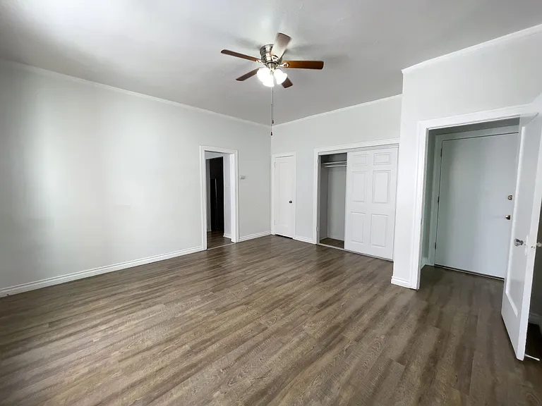258 S Kenmore Ave — Photo 3
