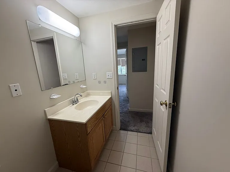 Pondsview Apartments — Photo 22