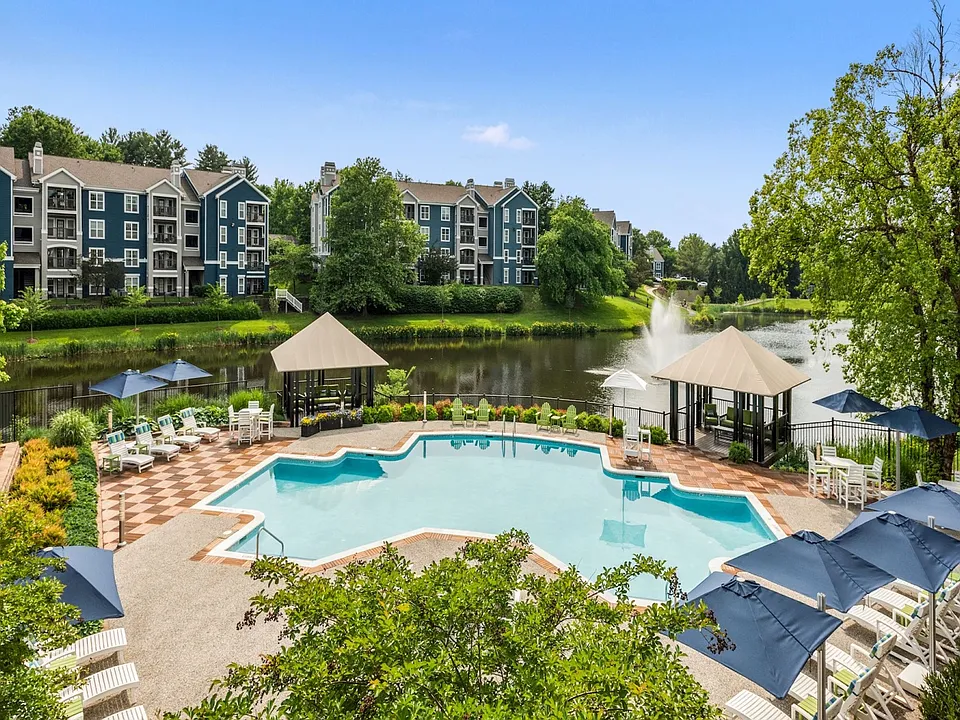 Lakeside Apartments