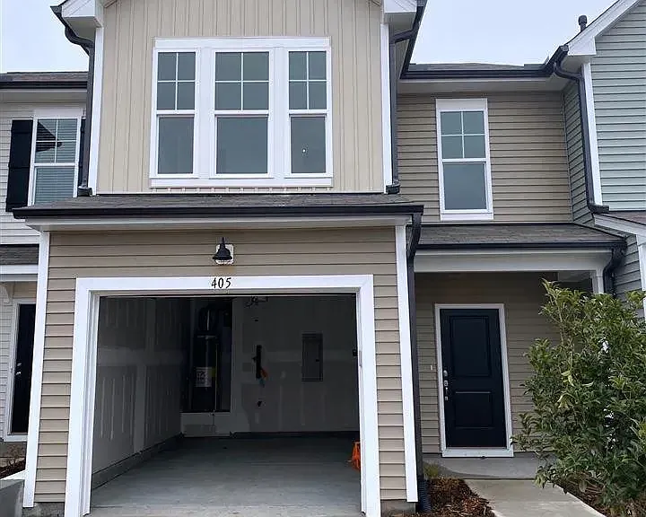 Vassar Dr — Photo 1