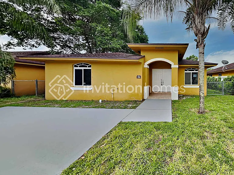 3746 NW 201st Ter — Photo 1