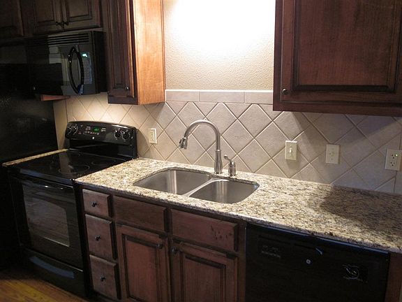 5th image of 208 N Bryan Ave APT 25