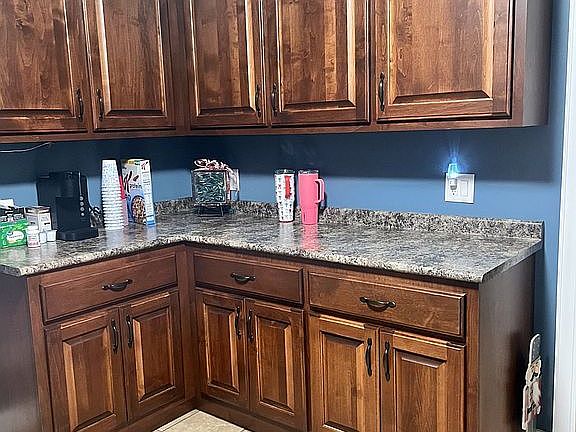 5th image of 3406 Citadell Rock Rd NE