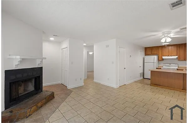 Building Photo - 6346 W Fairfield Dr #A