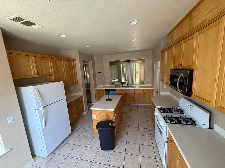 1367 Carlsbad Dr — Photo 3