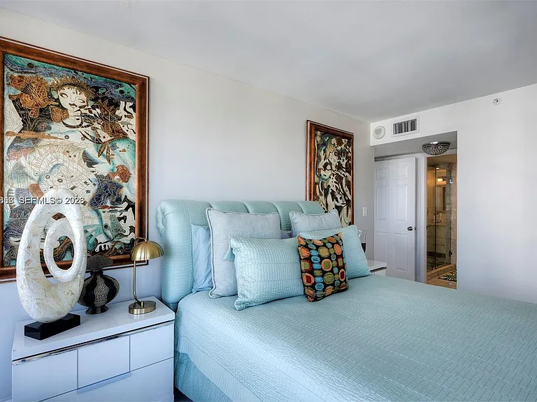 2555 Collins Ave #1400 — Photo 13