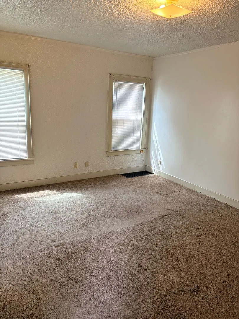 111 E Cottage Grove — Photo 4