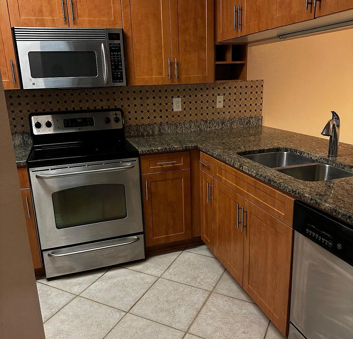 2 bed, 2.0 bath, 1141 sqft, $2,150 — Photo 3