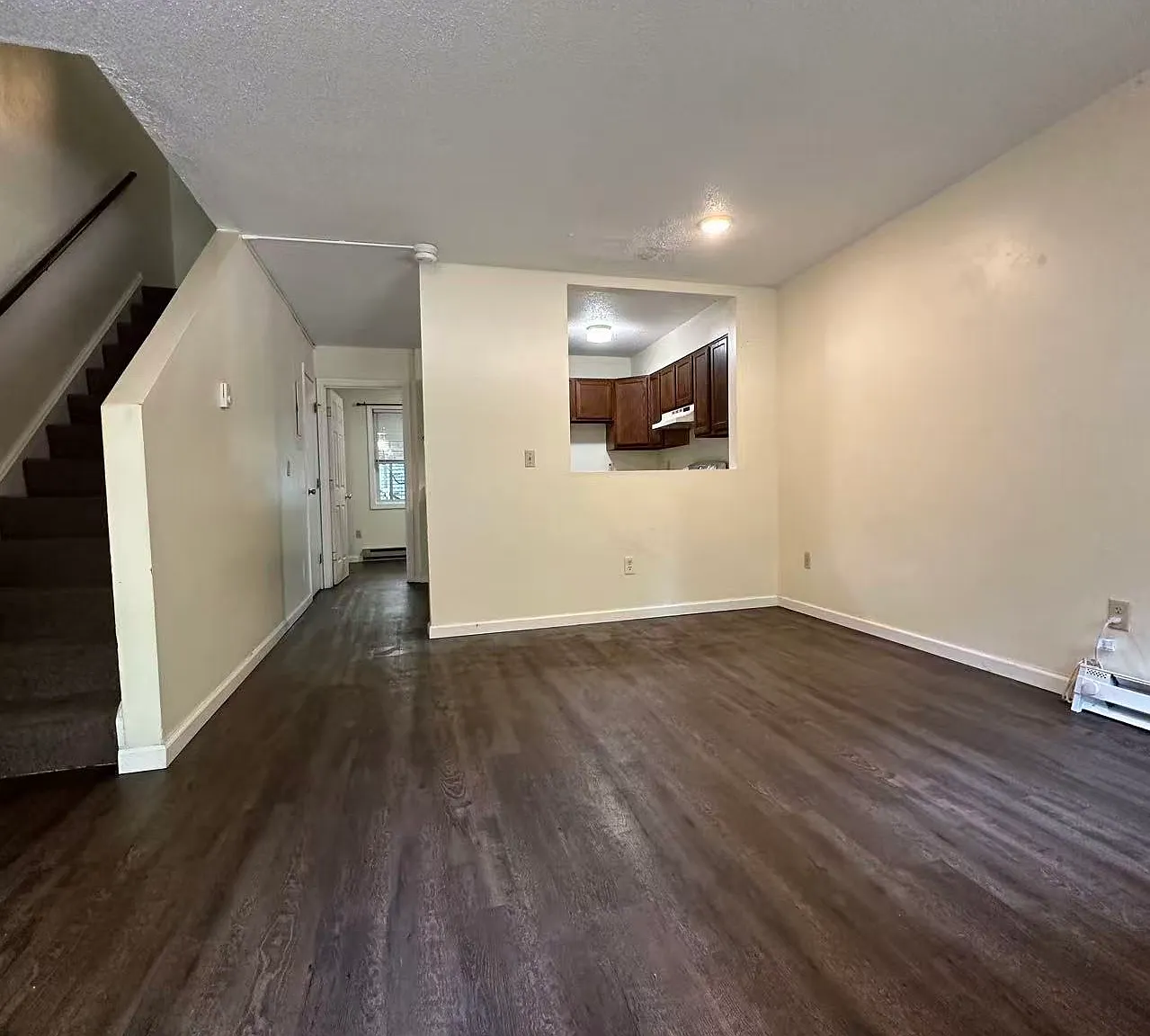 3 bed, 1.5 bath, 1056 sqft, $2,700 — Photo 3