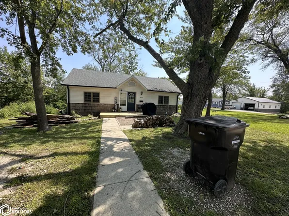 903 NE Q St, Leon, IA 50144