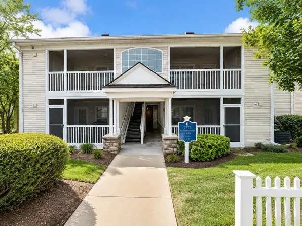 2775 S Knightsbridge Cir, Ann Arbor, MI 48105