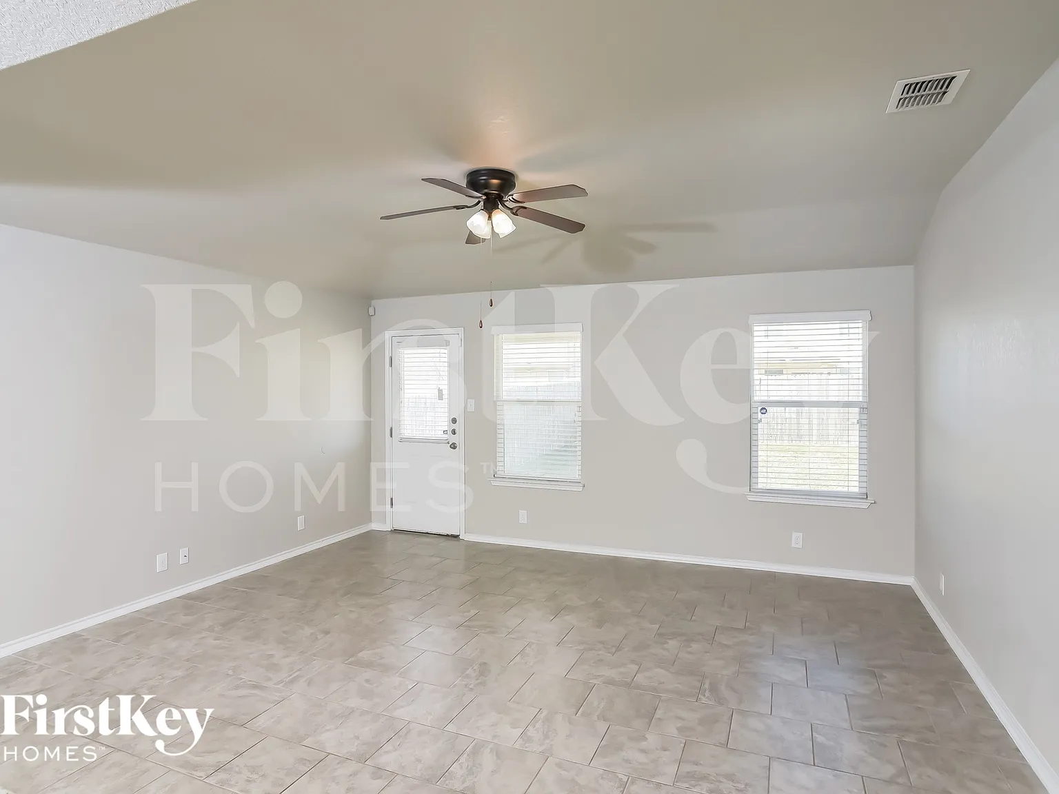 5 bed, 2.5 bath, 2537 sqft, $1,910 — Photo 2