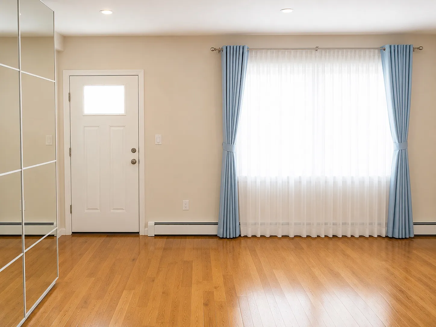 2 bed, 900 sqft, $2,950 — Photo 3