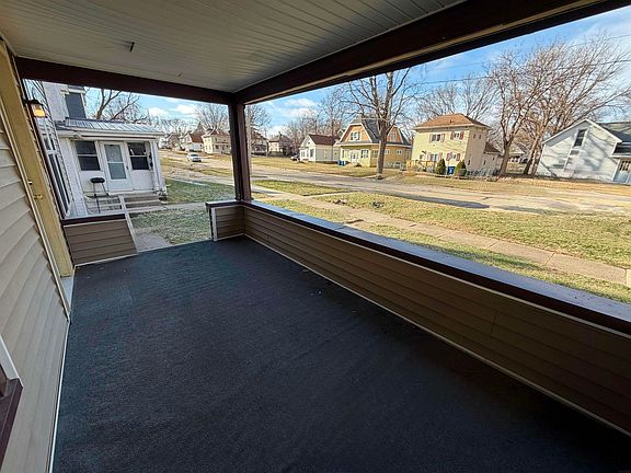 3rd image of 719 W 1st St