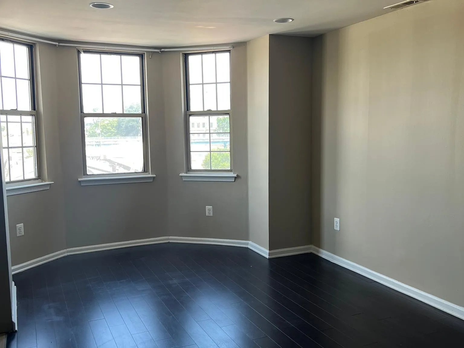 3 bed, 1.5 bath, $1,500 — Photo 4
