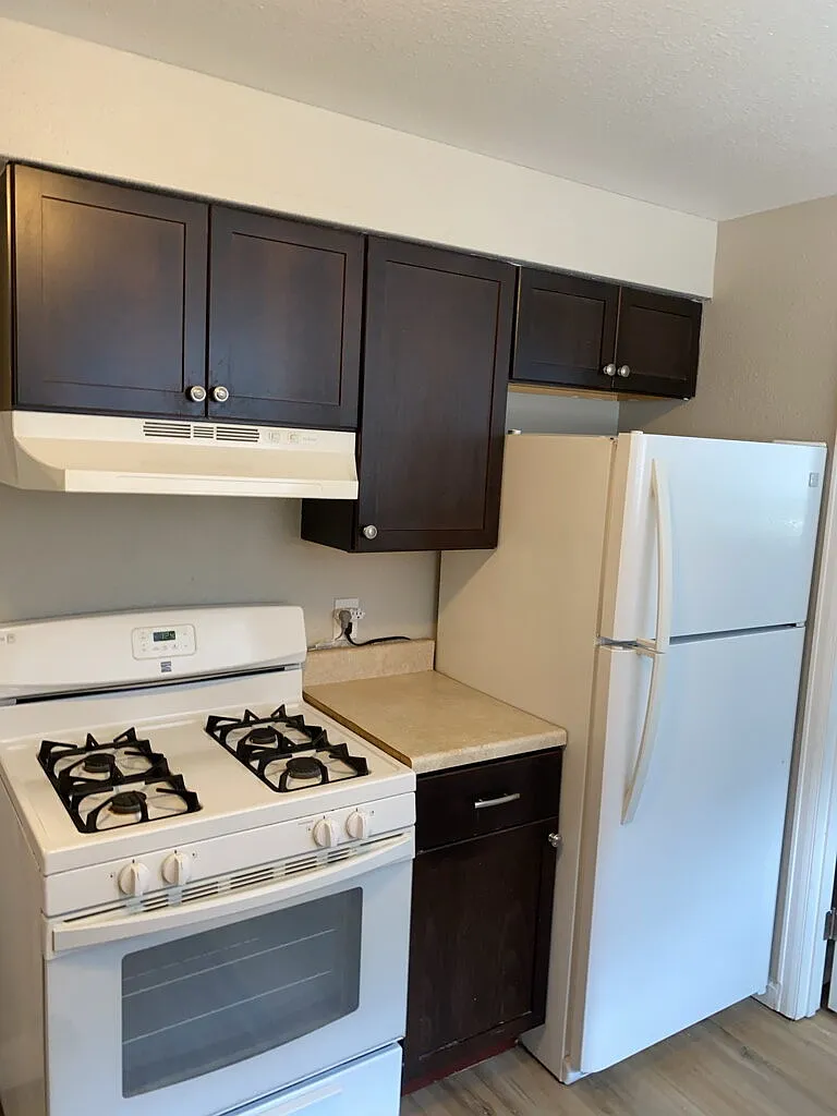 2 bed, 1.0 bath, 837 sqft, $1,595 — Photo 3