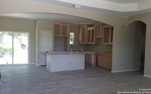 2nd image of 107 W Outer Dr