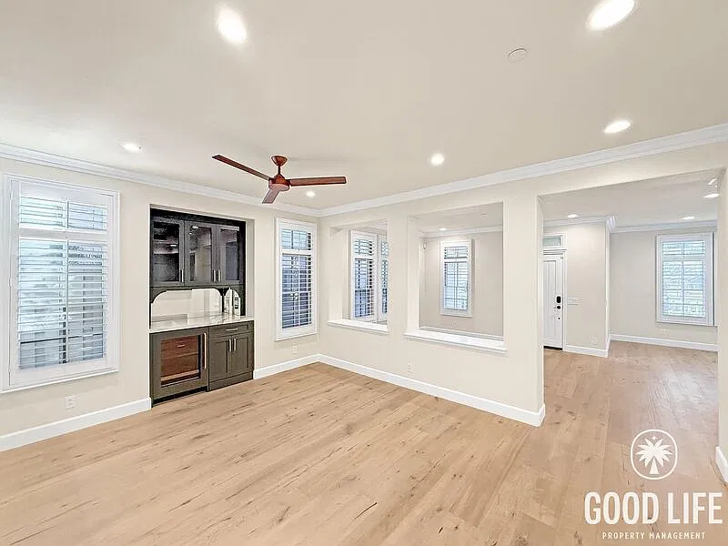 3 bed, 3.0 bath, 2421 sqft, $11,000 — Photo 3