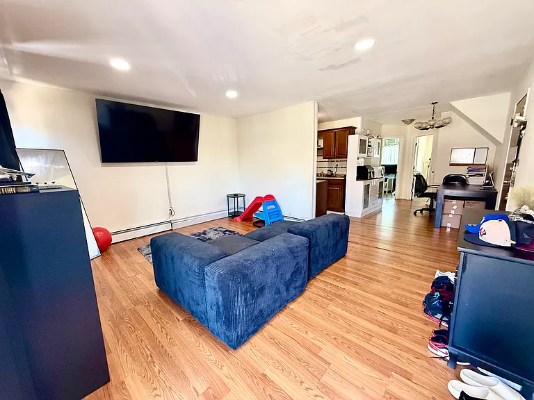 18 President St #2 — Photo 3