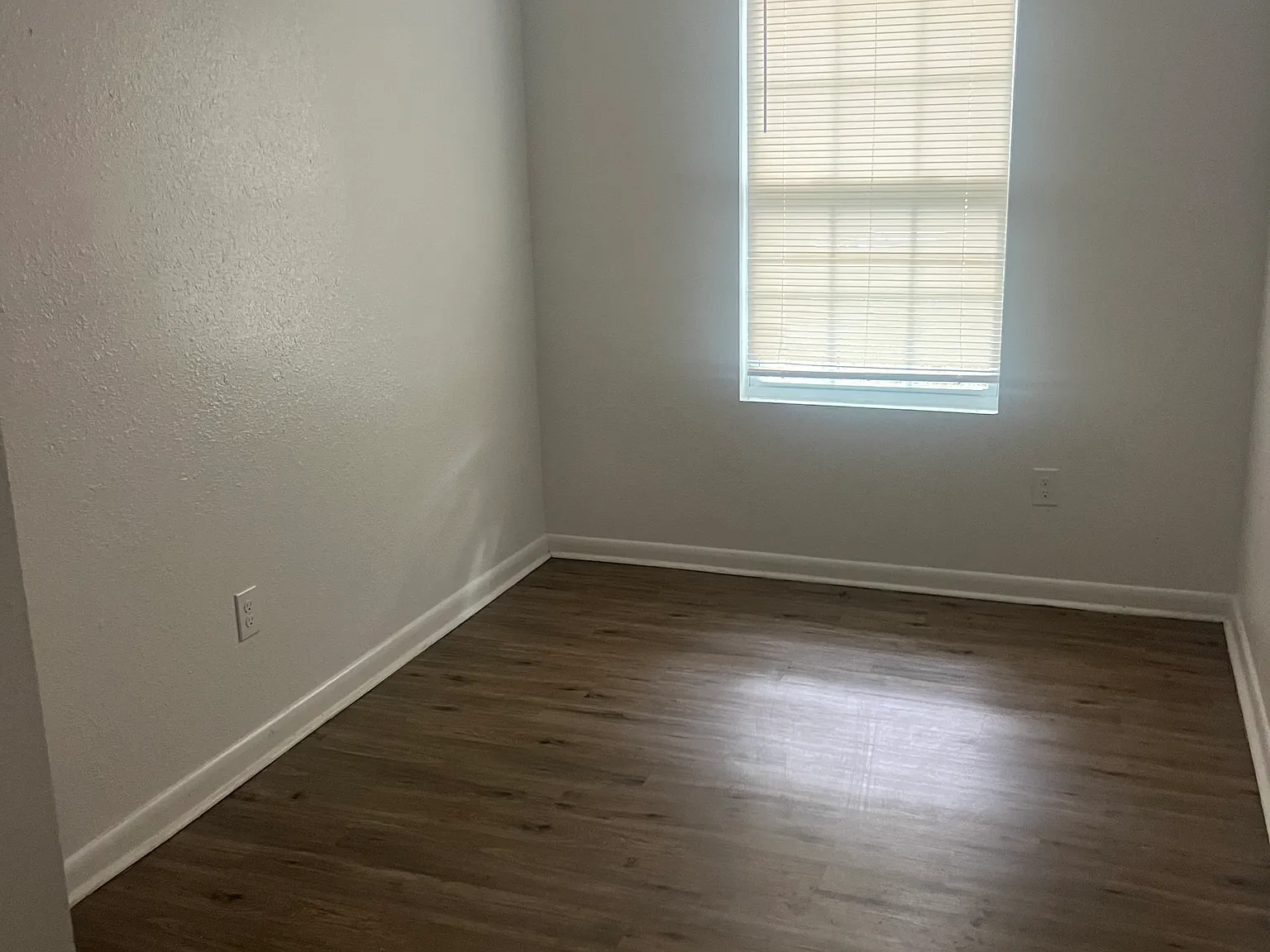 3 bed, 1200 sqft, $1,300 — Photo 3