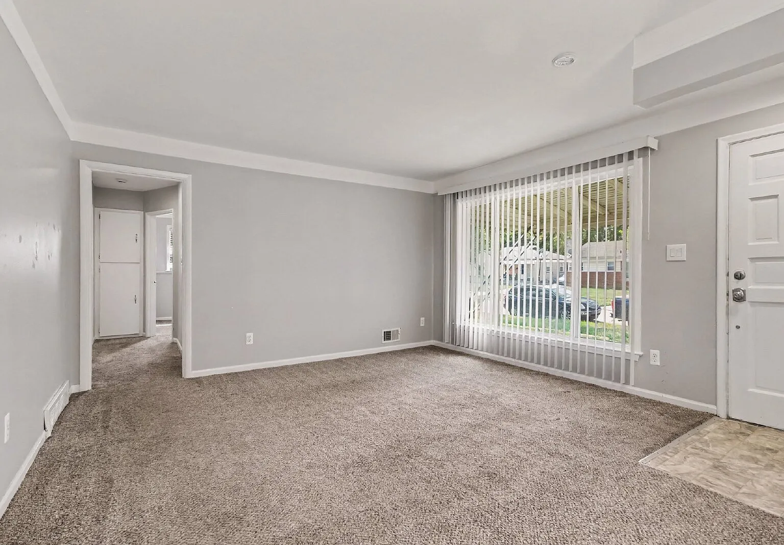 3 bed, 2.0 bath, 1055 sqft, $1,500 — Photo 3