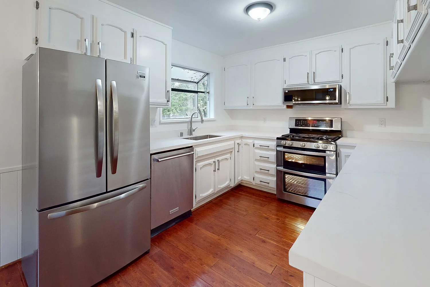 3 bed, 1761 sqft, $2,500 — Photo 2
