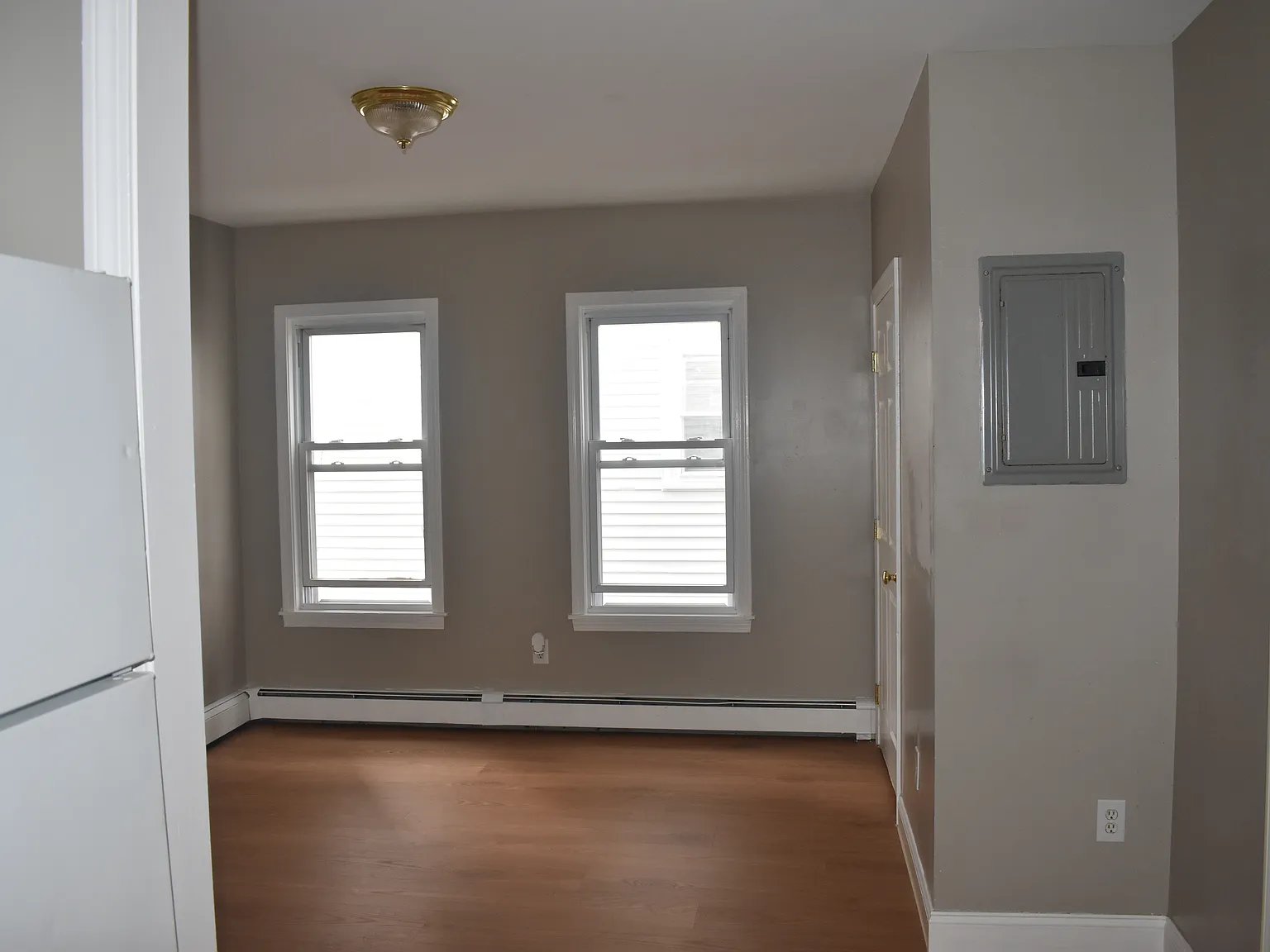 2 bed, 1000 sqft, $2,200 — Photo 3