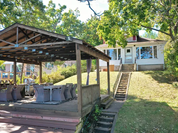 5122 W Lake Shore Dr, Wonder Lake, IL 60097