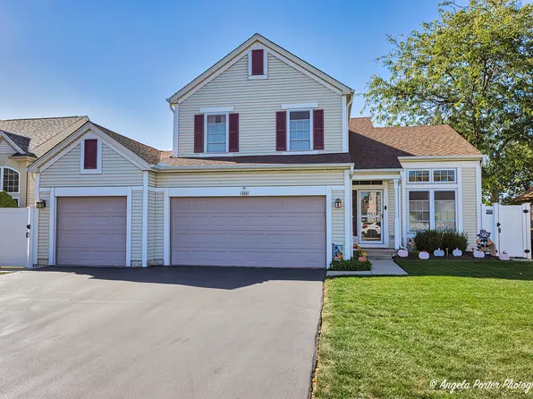 400 White Tail Dr, Hainesville, IL 60030