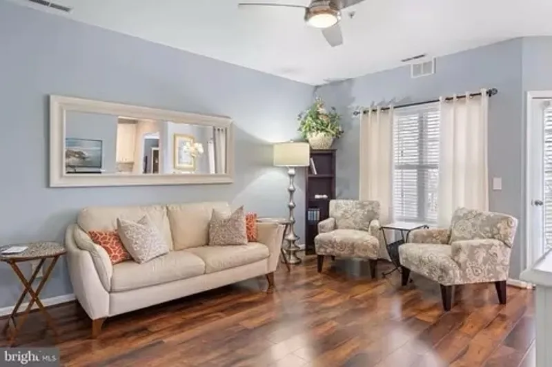 2 bed, 2.0 bath, $1,900 — Photo 3