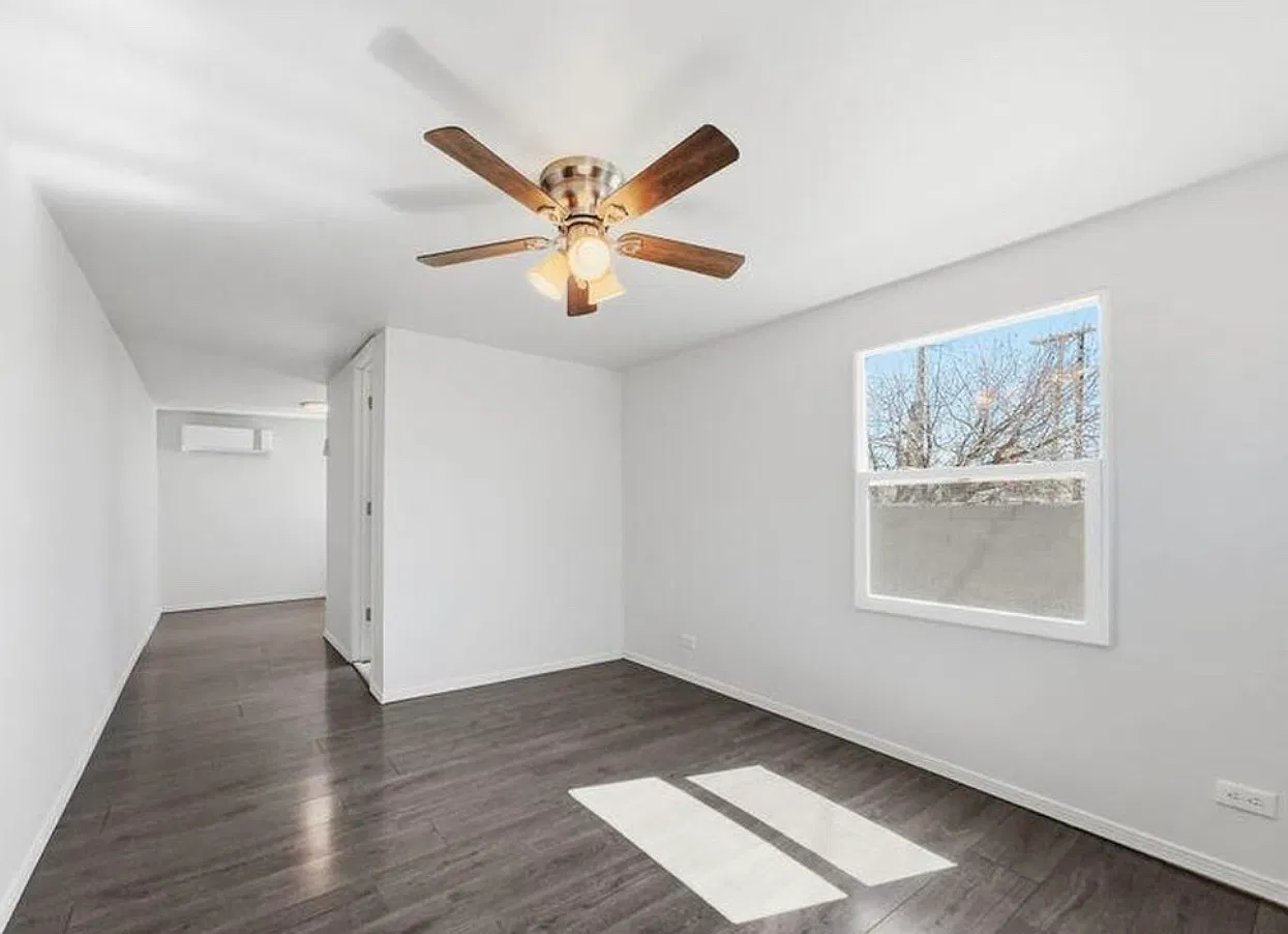 Studio, 1500 sqft, $900 — Photo 2