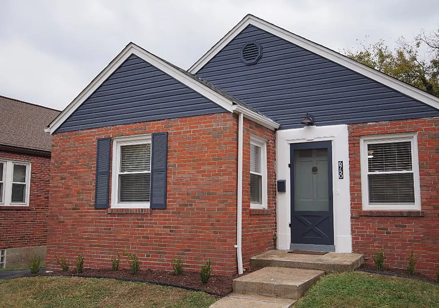Furnished 3 Bed 1 Bath with Fenced Backyard — Photo 1