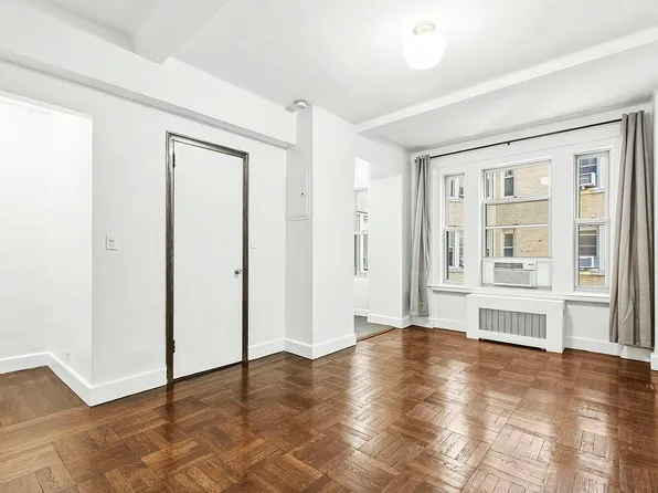 24 5th Ave APT 818, New York, NY 10011