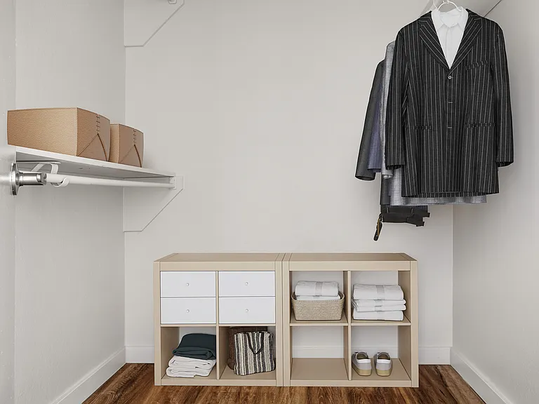 C242740 WimbeldonOaks_VS Stills__1B1B Closet