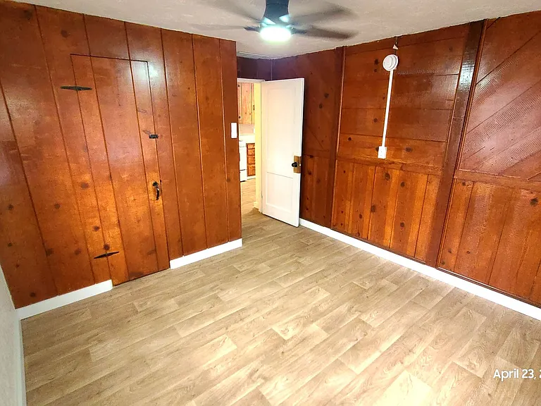 504 W Flores St — Photo 16