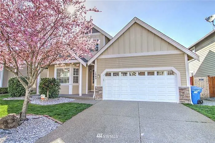 1069 Ilwaco Pl NE