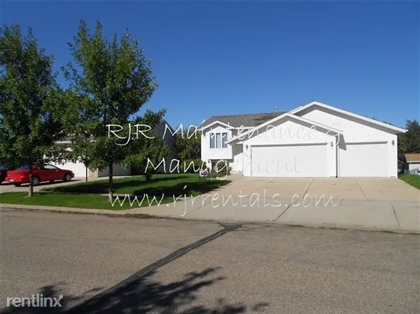 2608 10th Ave SE, Mandan, ND 58554