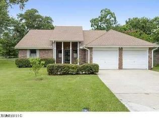 201 White Blvd, Ocean Springs, MS 39564