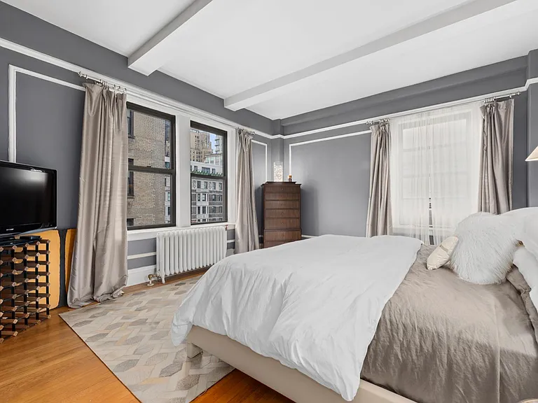 245 W 74th St #8D — Photo 3