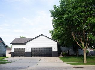 6808 S Crane Ave, Sioux Falls, SD 57108