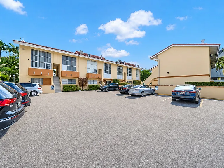 134 Salamanca Aveapt 9 #B — Photo 13